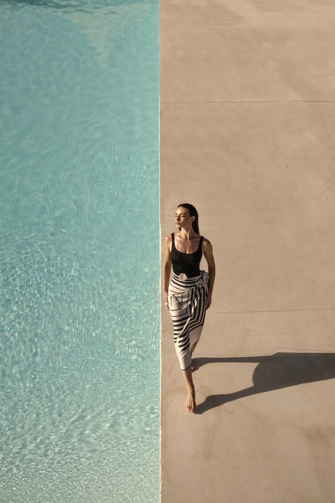 HER AURA SCARF - BEIGE